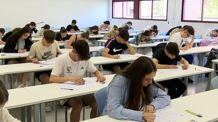 Un grupo de alumnos durante la Evaluación de Bachillerato para el Acceso a la Universidad (EBAU) de 2024