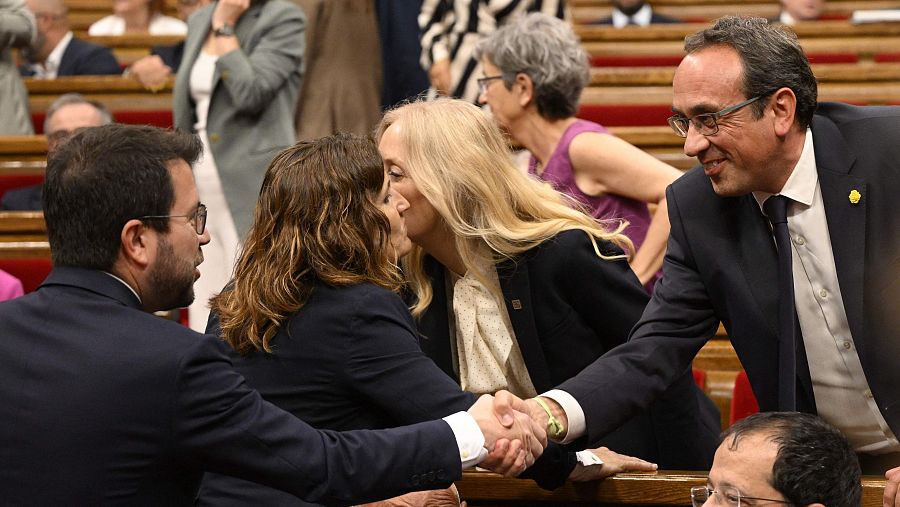 El president de la Generalitat, Pere Aragonès, felicita Josep Rull com a nou president del Parlament