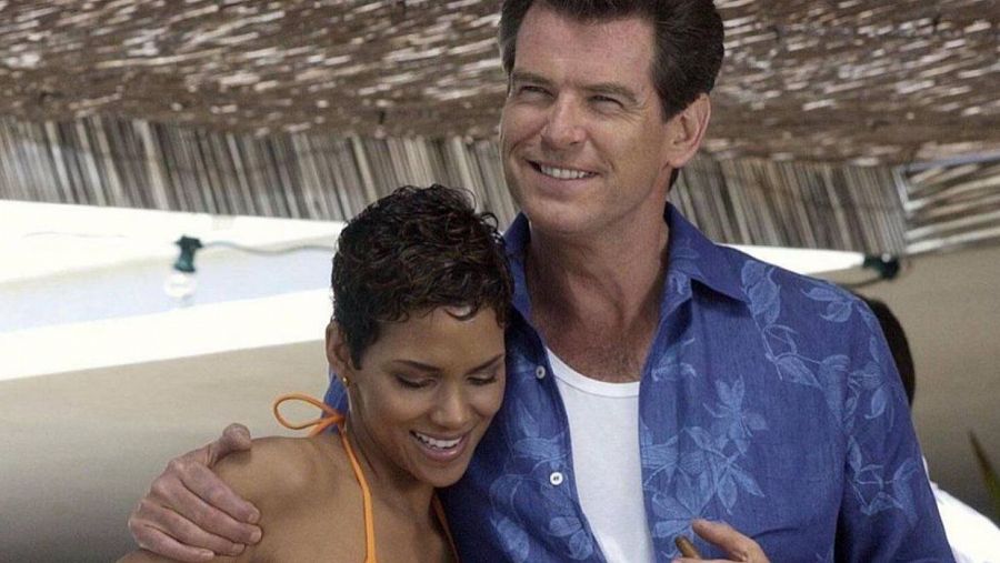 Halle Berry y Pierce Brosnan en Muere otro día