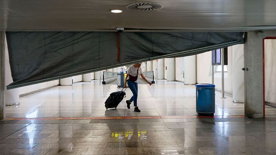 La fuerte lluvia y las inundaciones obligan a cancelar y retrasar vuelos en el aeropuerto de Palma de Mallorca