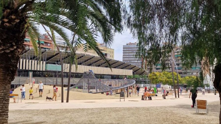 La nova plaça del Canòdrom, al barri del Congrés i els Indians