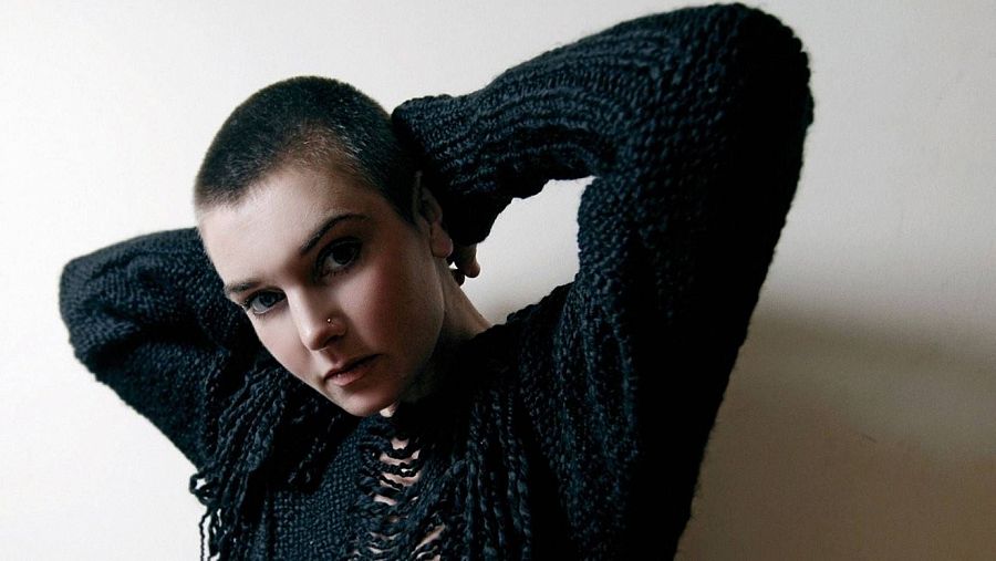 En 1990, la versión de  Sinéad O'Connor de la canción 'Nothing compares to you' fue número 1, en la primera edición de los Billboard Music Awards