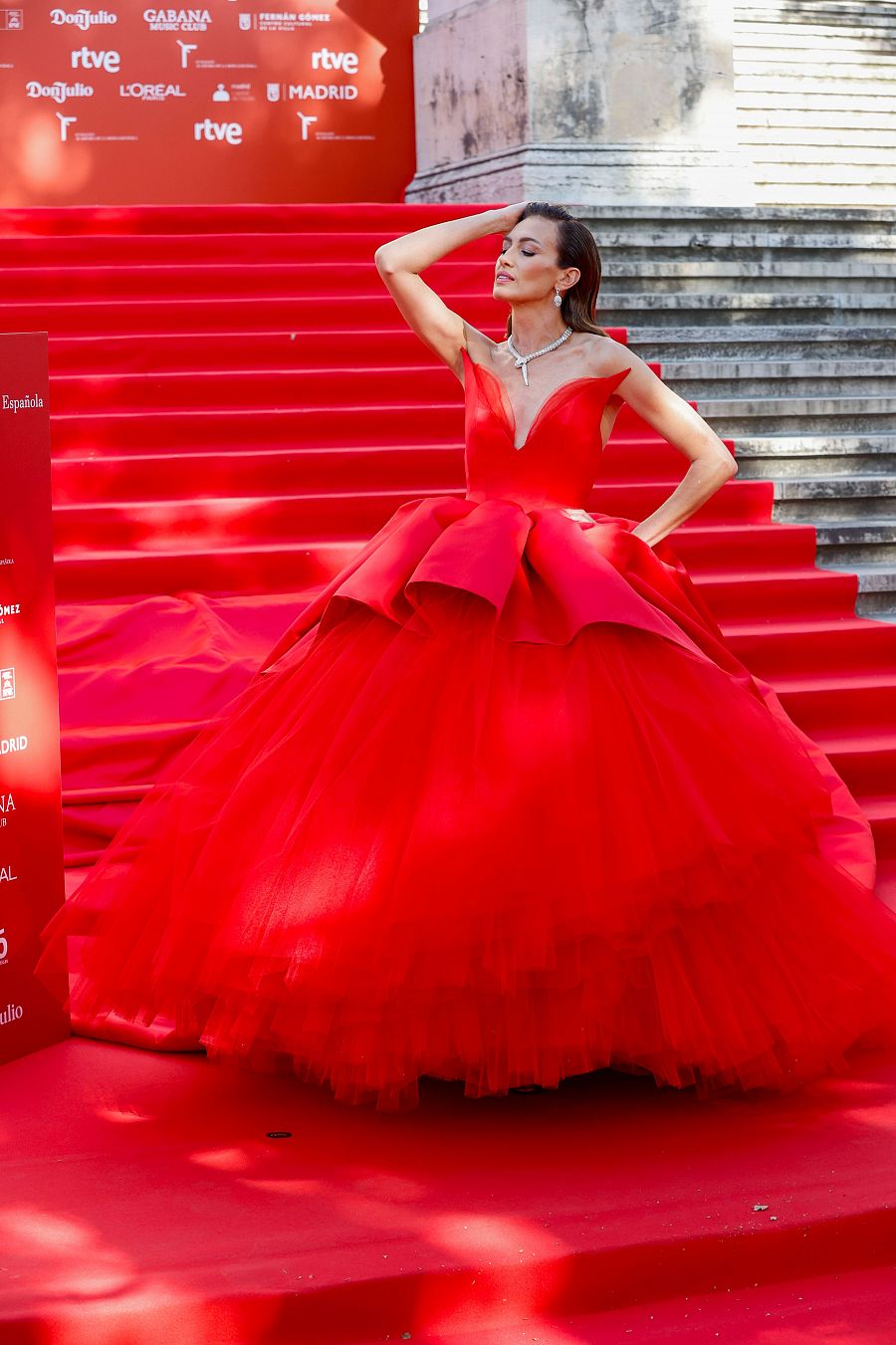 Nieves Álvarez, durante la alfombra roja de los Premios Academia de la Moda