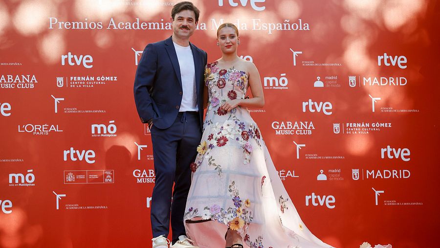 Ana Garcés y Arturo Sancho durante la alfombra de los Premios Academia de la Moda