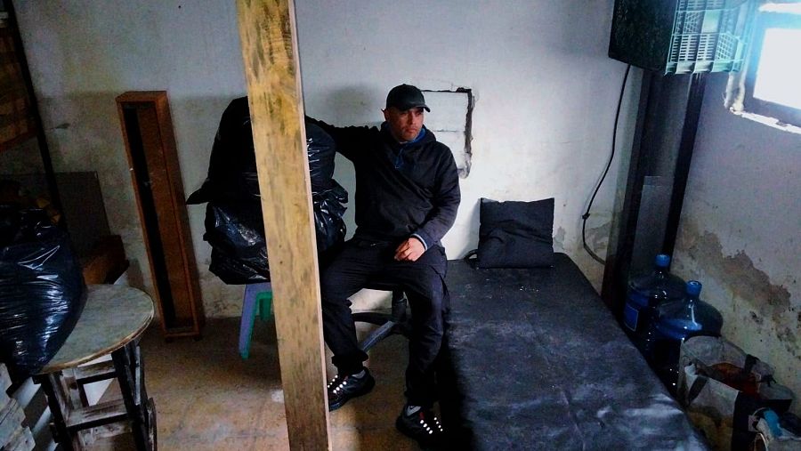 Sinhogarismo: Álex duerme en este espacio en Cantabria