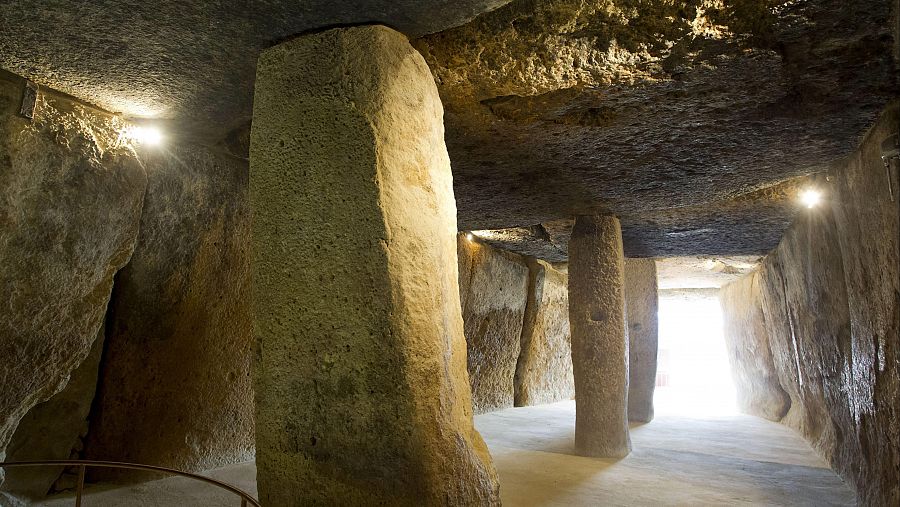 Vista interior del dólmen de Menga.