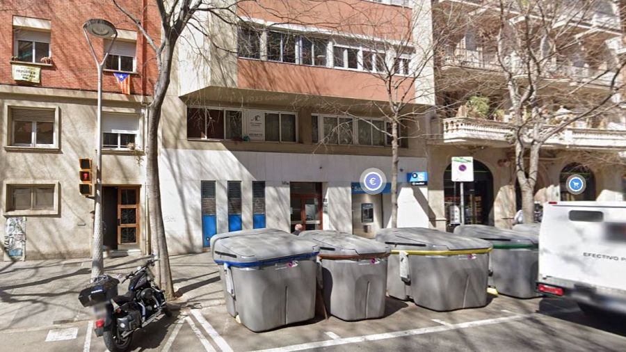 Al lloc de l'oficina del Banco Hispano Americano, atracada el 1979, ara hi ha una oficiana del Banc Sabadell