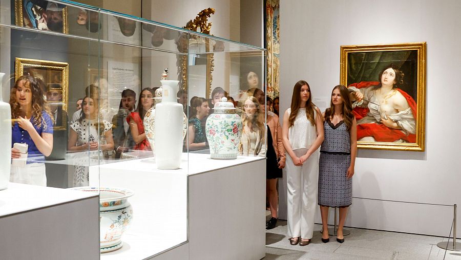 La Princesa de Asturias visita con jóvenes las Colecciones Reales