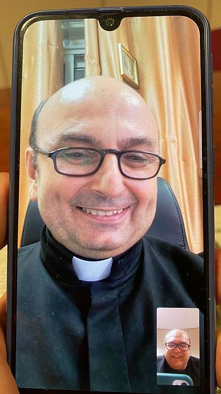 Videollamada con el padre Gabriel