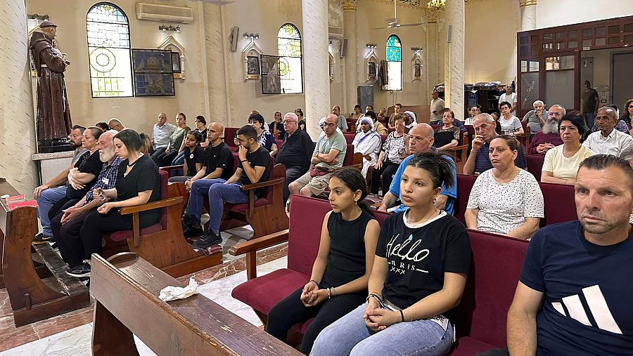 Los cristianos de Gaza rezan en su iglesia.