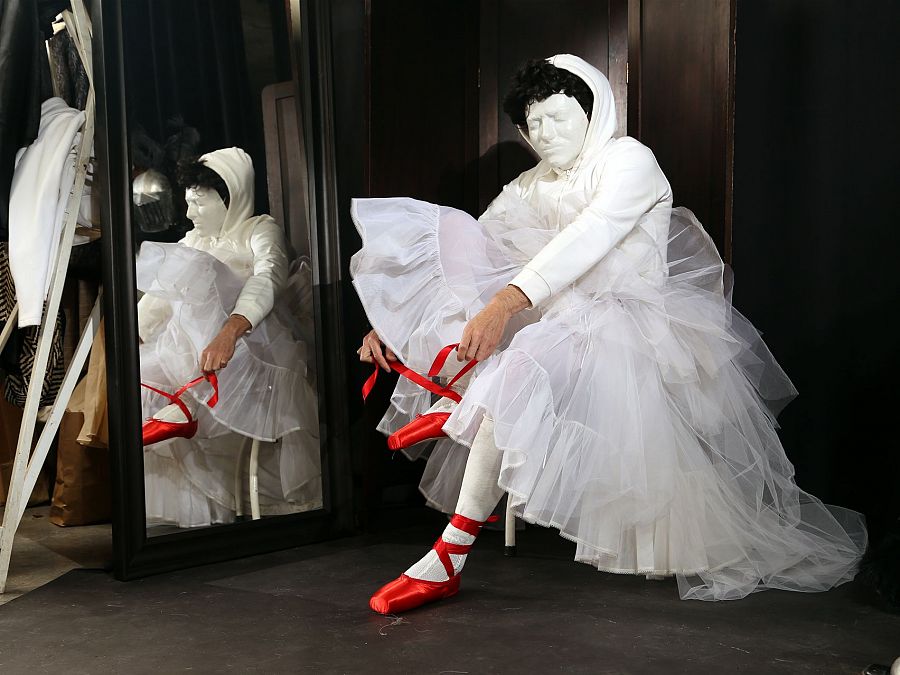 The Red Shoes (Eduardo Sourrouille, 2024)