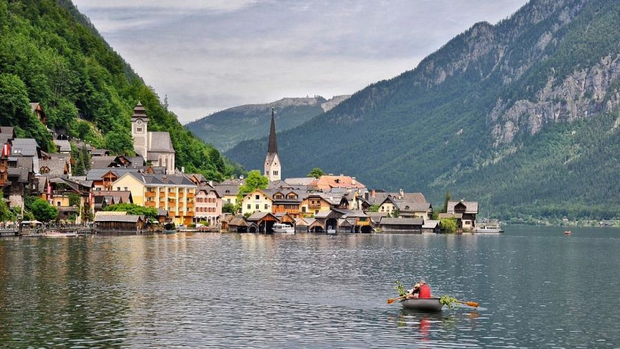 Panorámica de Hallstatt, a la orilla del lago.