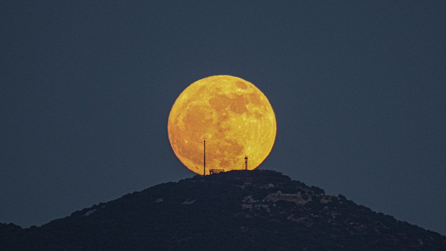 La luna llena en la zona de Marjayoun, en el sur del Líbano.