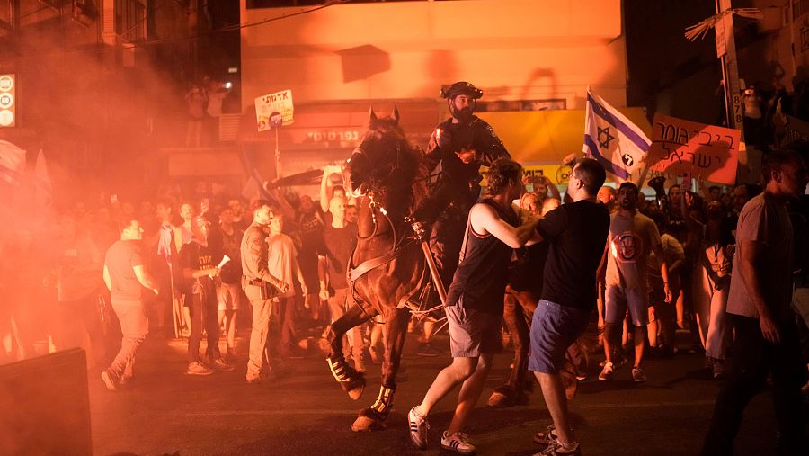 Miles de personas protestan por la gestión de Netanyahu de la guerra