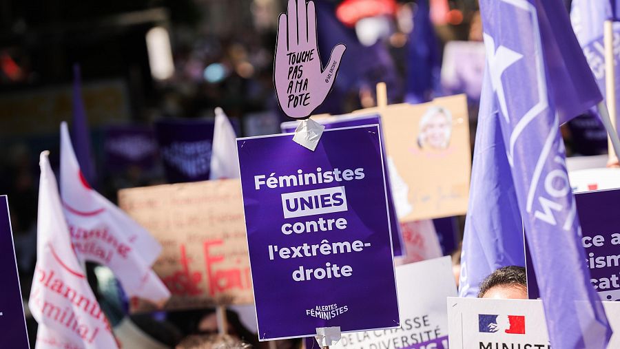 Miles de mujeres marchan contra la extrema derecha en Francia