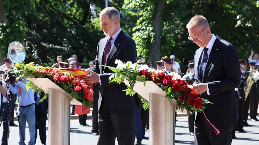 El Rey Felipe VI acompañado del presidente de la República de Letonia