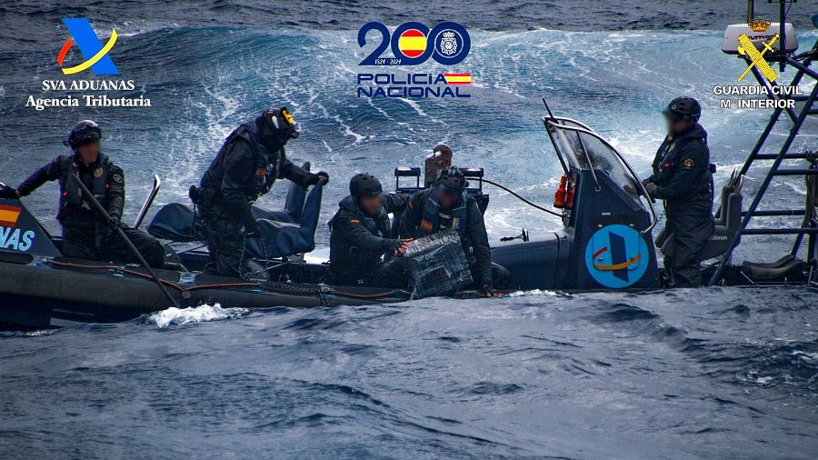 Agentes de la Policía Nacional interceptan un narcosubmarino a 280 millas de Cádiz