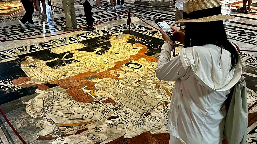 La catedral de Siena destapa su pavimento: un enorme 'puzle' de mármol e historia
