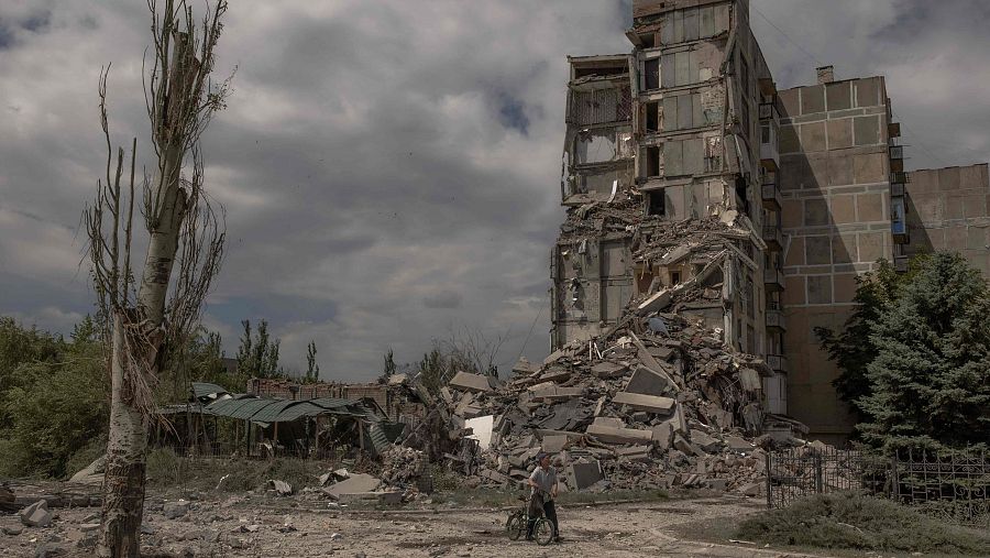 Vista de un edificio destruido tras los bombardeos masivos de Rusia en Toretsk (Donetsk) el 25 de junio de 2024