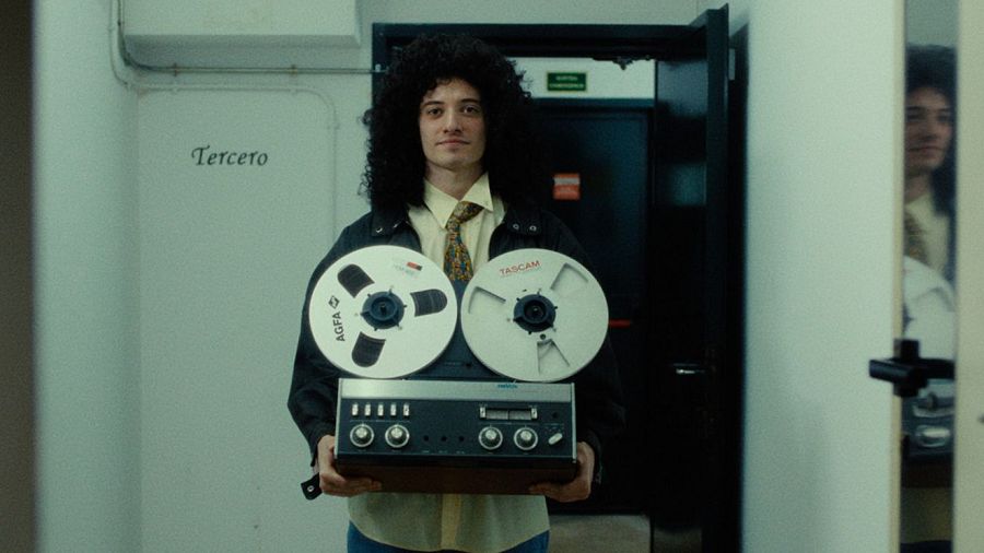 Testimonis com Mike Platinas, Toni Peret o Josep Maria Castells a 'Megamix Brutal'