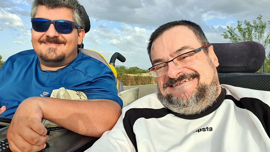 La pareja no quiere que el Estado les ingrese en una residencia, sin poder elegir.