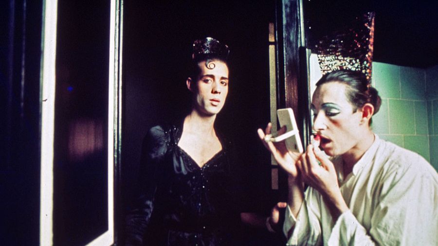 Ocaña, maquillándose