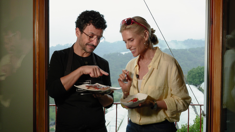 Judit Mascó descubre cómo preparar un delicioso gazpacho de fresas con chef Raül Balam Ruscalleda, hijo de Carme Ruscalleda