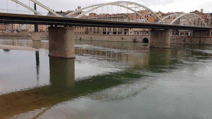 Imatge del curs del riu Ebre al seu pas per Amposta