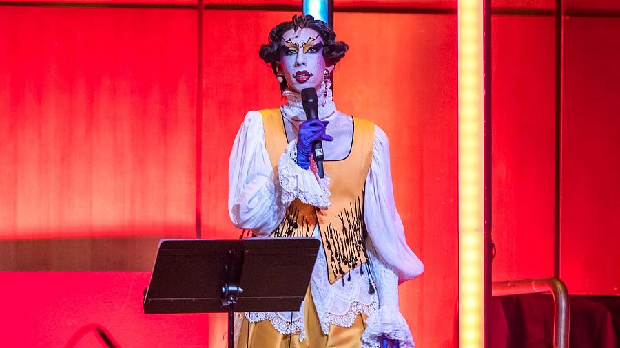 Hugáceo Crujiente en su monólogo titulado 'Conquista del ser' en el concierto 