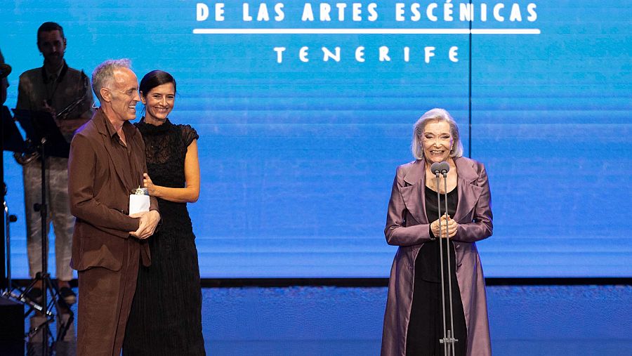 La actriz Nuria Espert ha recogido este lunes el premio Max de Honor en Tenerife (EFE/Miguel Barreto)