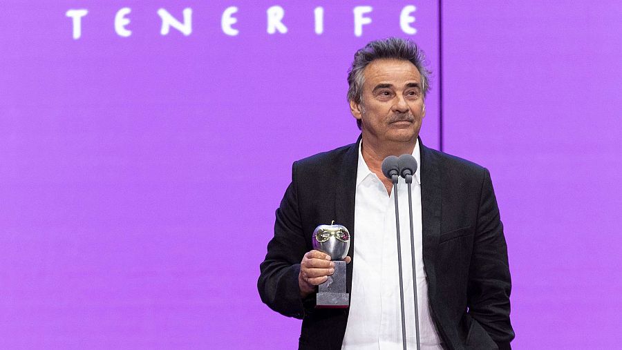 Eduard Fernández ha sido galardonado este lunes con el Max a mejor actor por 'Todas las canciones de amor. (EFE/Miguel Barreto)