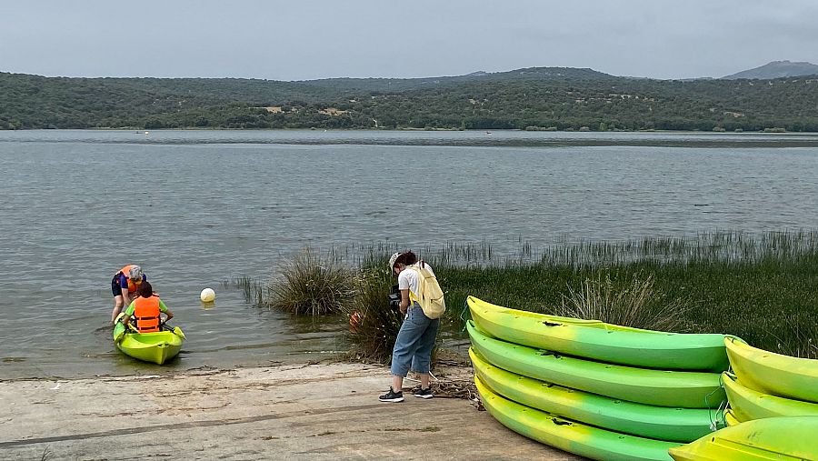 Actividad de kayak en la Women Raid de Guadalix de la Sierra, Objetivo Igualdad