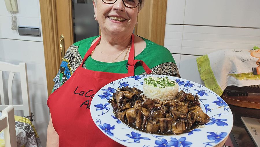 La cocina de Adora: receta de calamares en su tinta con arroz blanco