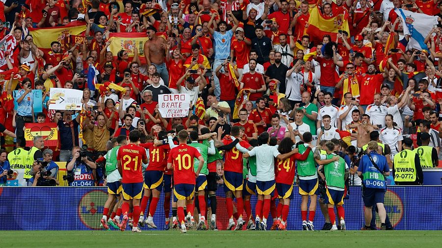 La Selección Española celebra con la afición el pase a Semifinales