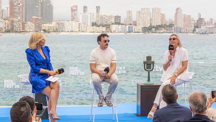 María Eizaguirre, César Vallejo y Ana Bordas, anunciando novedades del Benidorm Fest