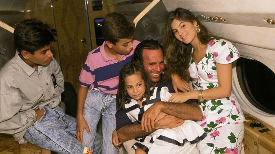 Julio Iglesias con sus tres hijos mayores y Tamara