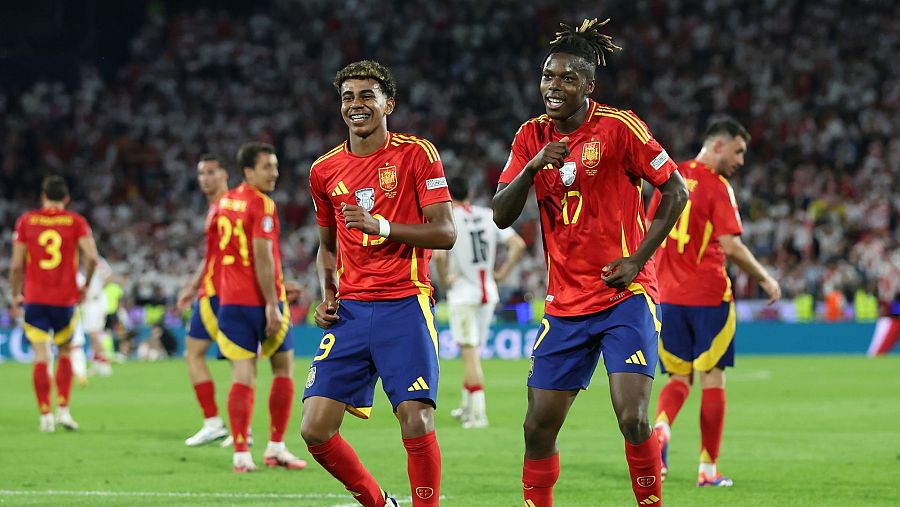 Nico Williams y Lamine Yamal bailando