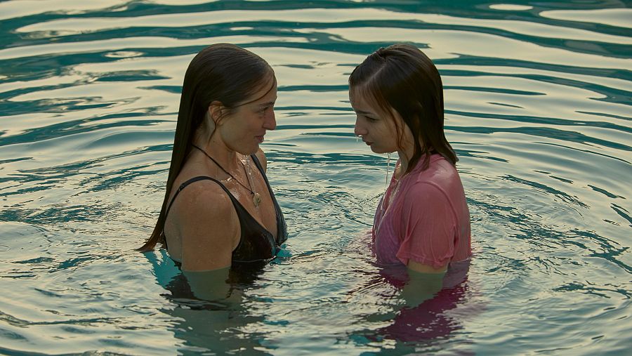 Francisca Aronsson y Julia Trueba en la tercera temporada de HIT