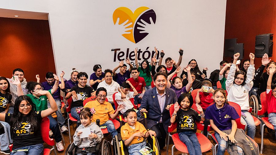 Javier Camarena en la Fundación Teletón.