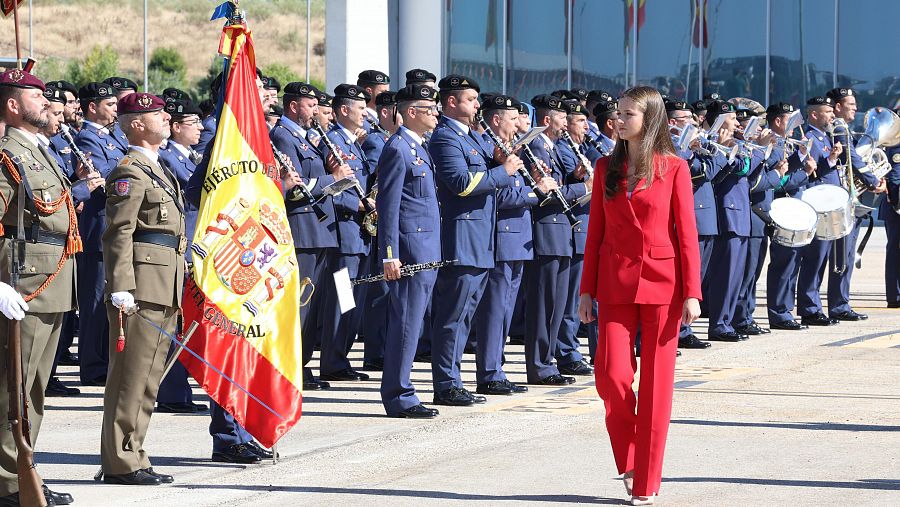 Leonor de Borbón durante la despedida con honores este viernes en Madrid