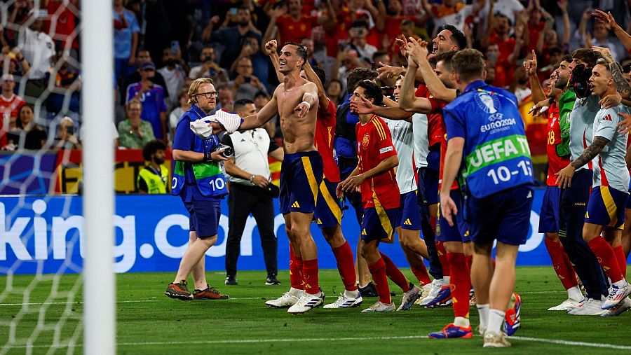 La Selección Española celebrando su pase a la final/EFE