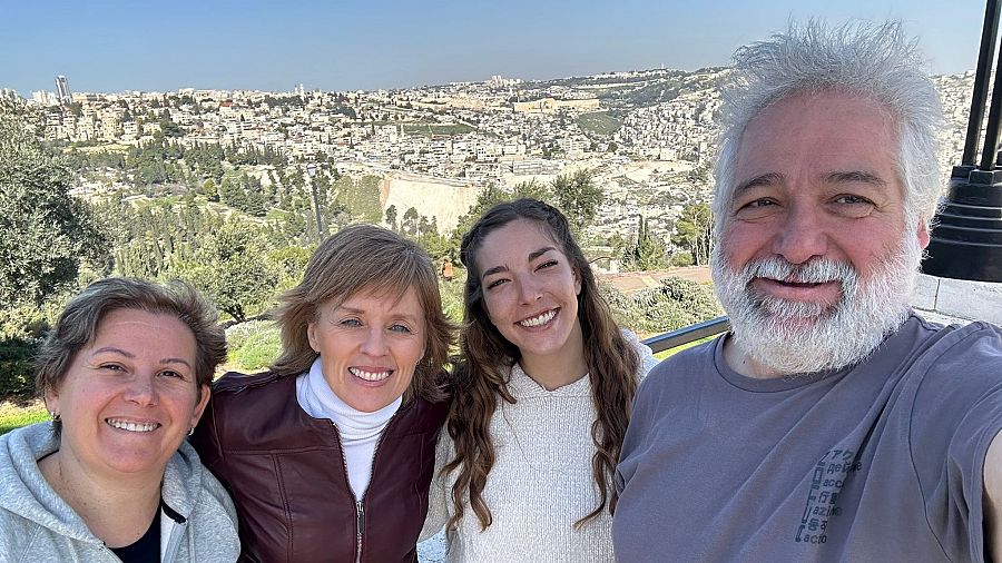 Vicente Gil junto a compañeros de TVE, entre ellos Marta Carazo, en Jerusalén