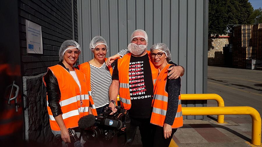 El reportero gráfico durante una grabación con el equipo de Informe Semanal