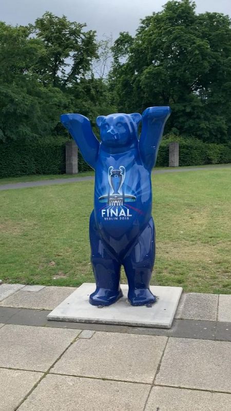 El 'oso Buddy' que representa la final de la Champions del año 2015 en el Olímpico de Berlín