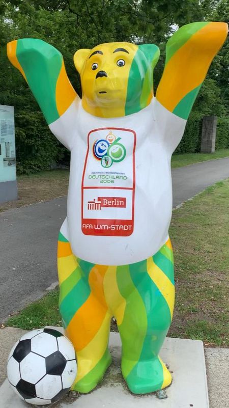 El 'oso Buddy' que representa la final del Mundial de Alemania 2006 en el Olímpico de Berlín