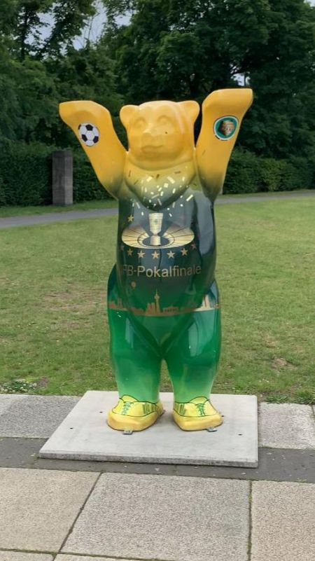 El 'oso Buddy' que representa la final de la Copa de Alemania 2024