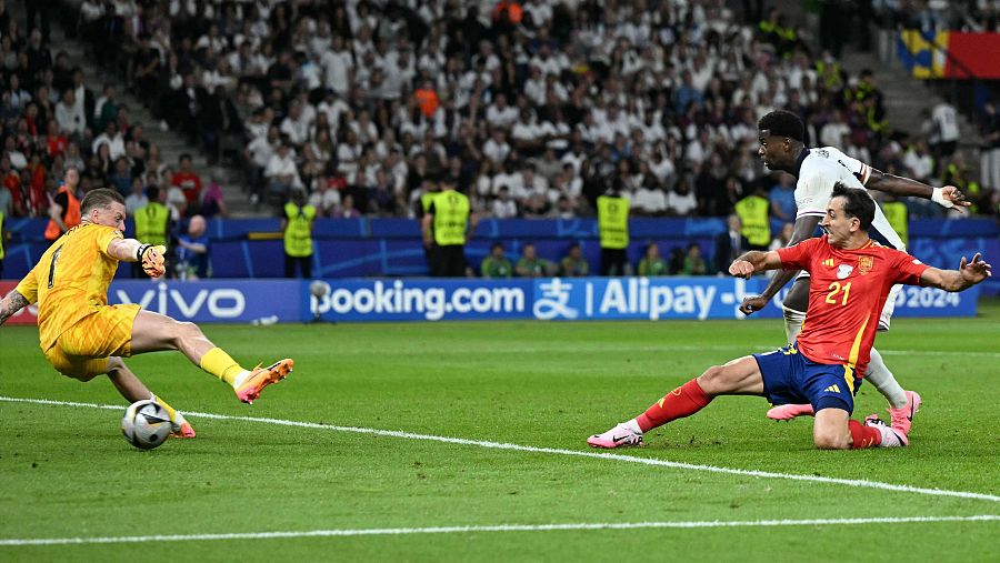 El remate a gol de Oyarzabal en la final de la Eurocopa