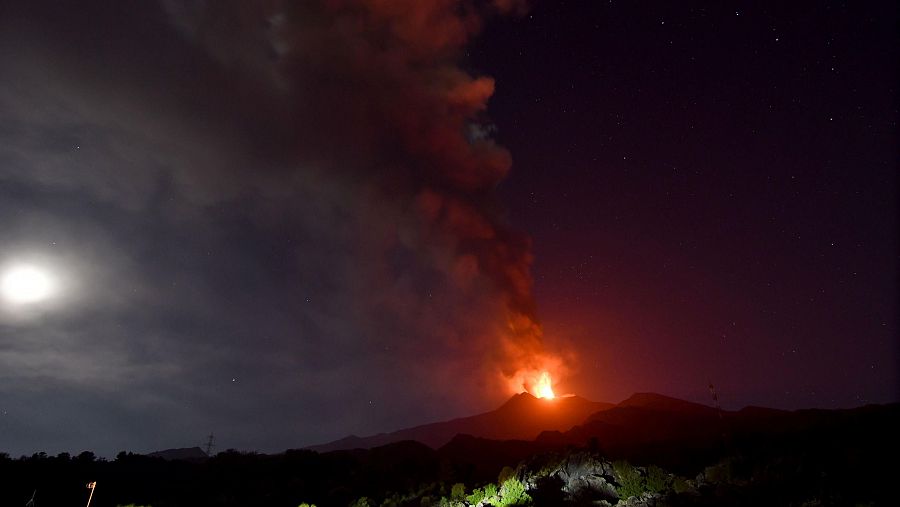 La erupción del volcán Etna se intensifica en las últimas horas