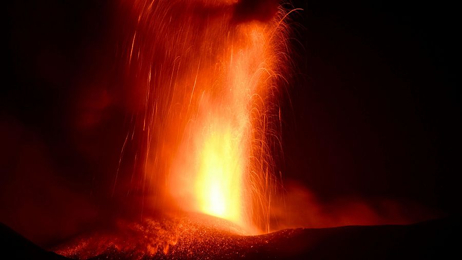 El volcán Etna intensifica su actividad