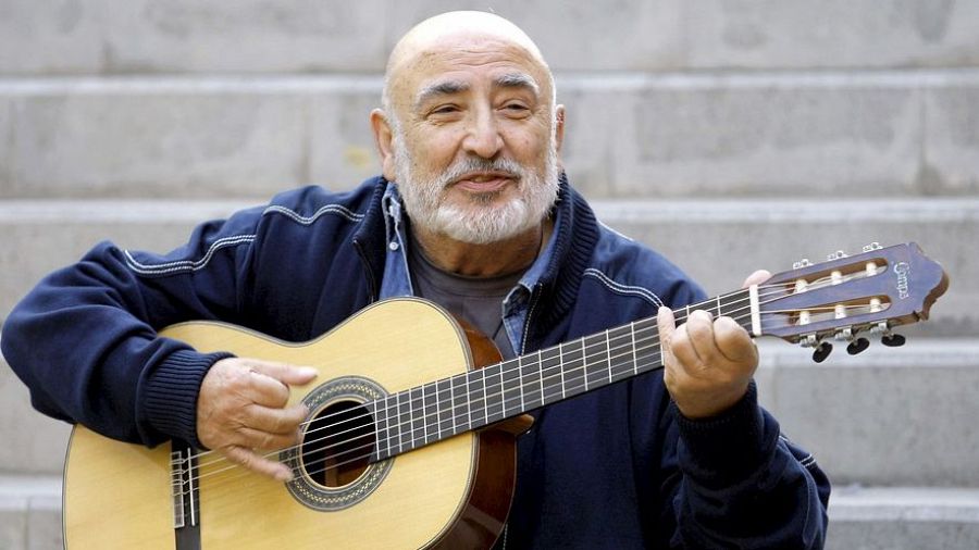 Peret disfrutando de una de sus pasiones: la guitarra